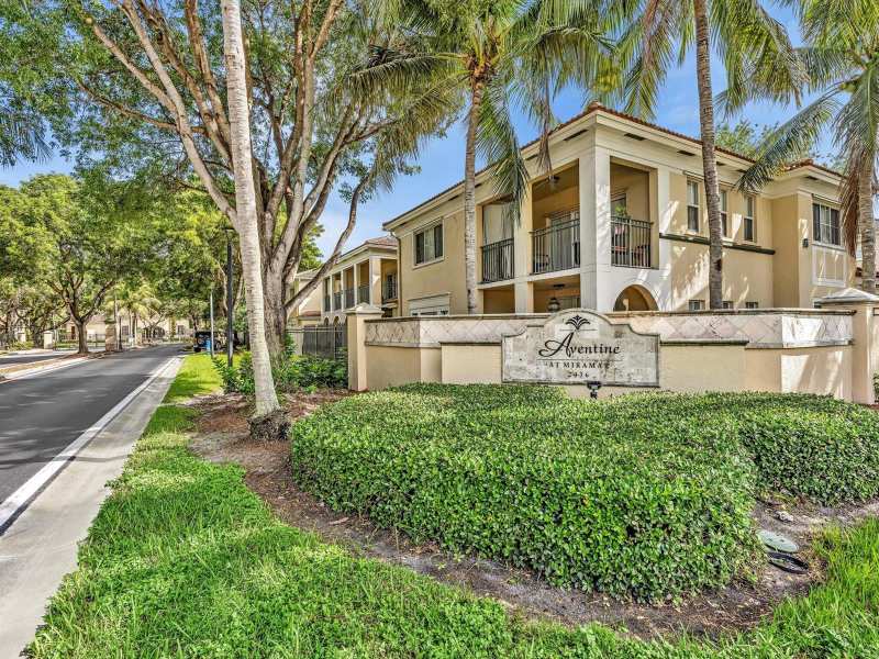 2433 Centergate Drive # 306, Miramar FL 33025