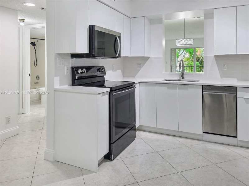 2212 S Cypress Bend Dr # 301, Pompano Beach FL 33069