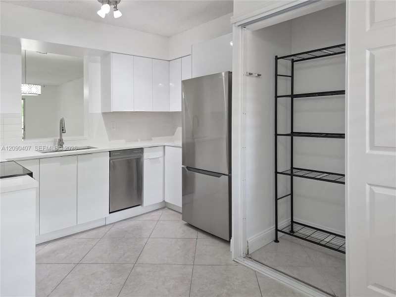 2212 S Cypress Bend Dr # 301, Pompano Beach FL 33069
