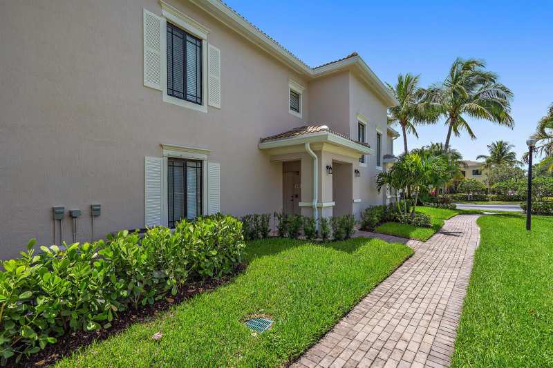 2810 Grande Parkway # 107, Palm Beach Gardens FL 33410