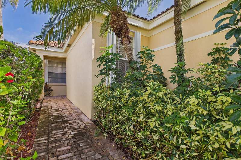 7032 Cataluna Circle, Delray Beach FL 33446