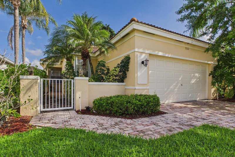 7032 Cataluna Circle, Delray Beach FL 33446
