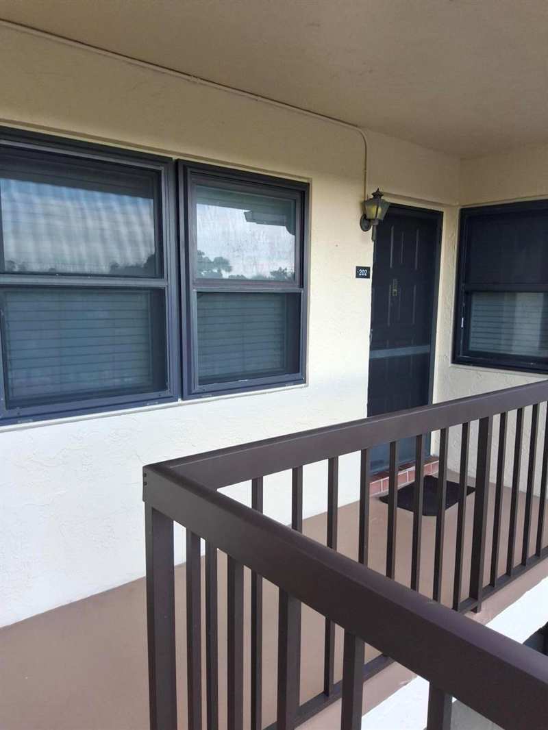 4693 E LUCERNE LAKES Boulevard E # 202, Lake Worth FL 33467