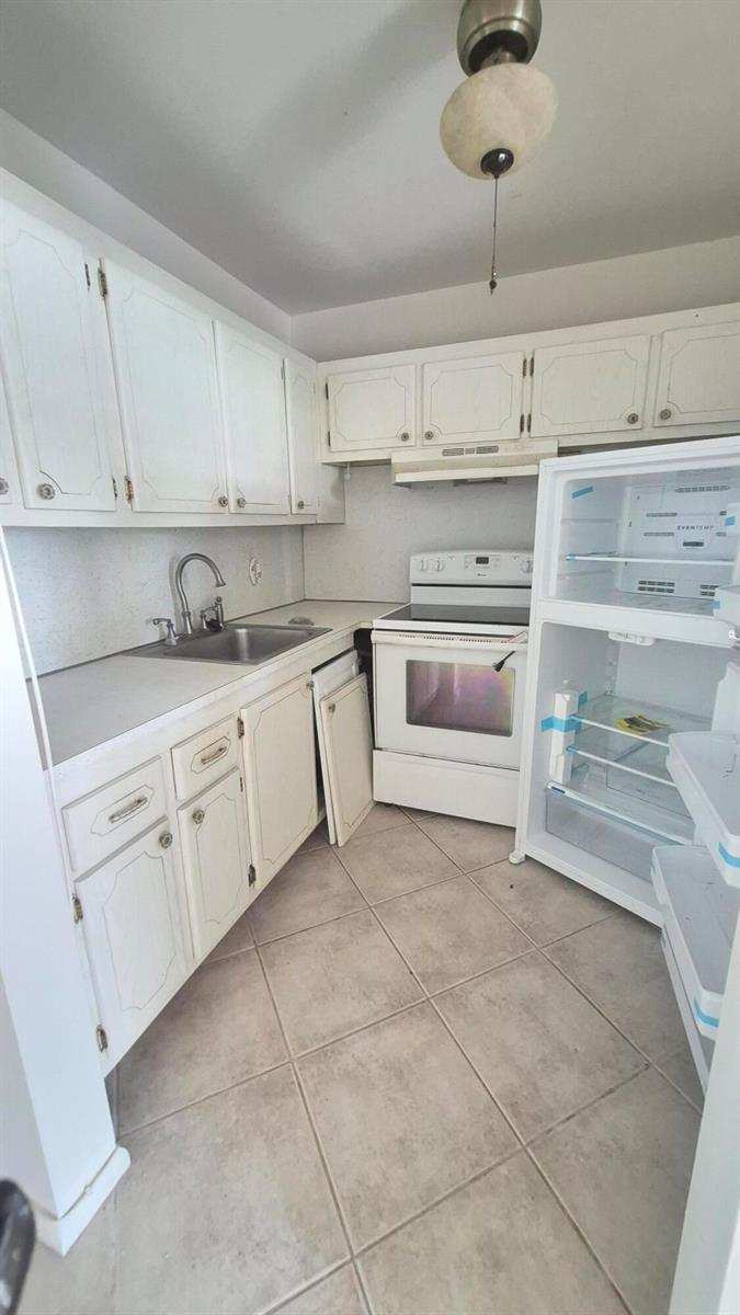 79 Canterbury D, West Palm Beach FL 33417