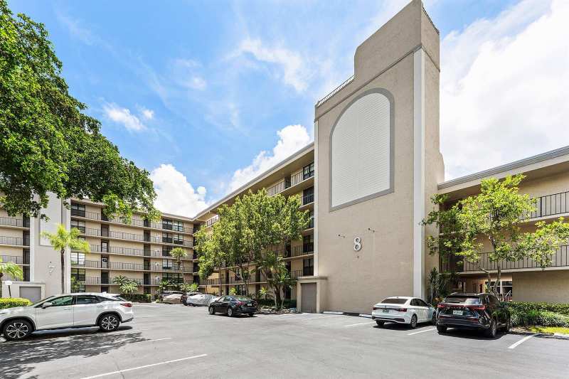 8 N ROYAL PALM Way # 6040, Boca Raton FL 33432