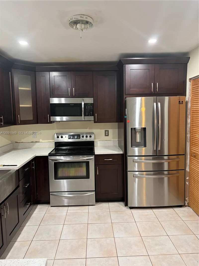 10837 NW 8th St, Pembroke Pines FL 33026