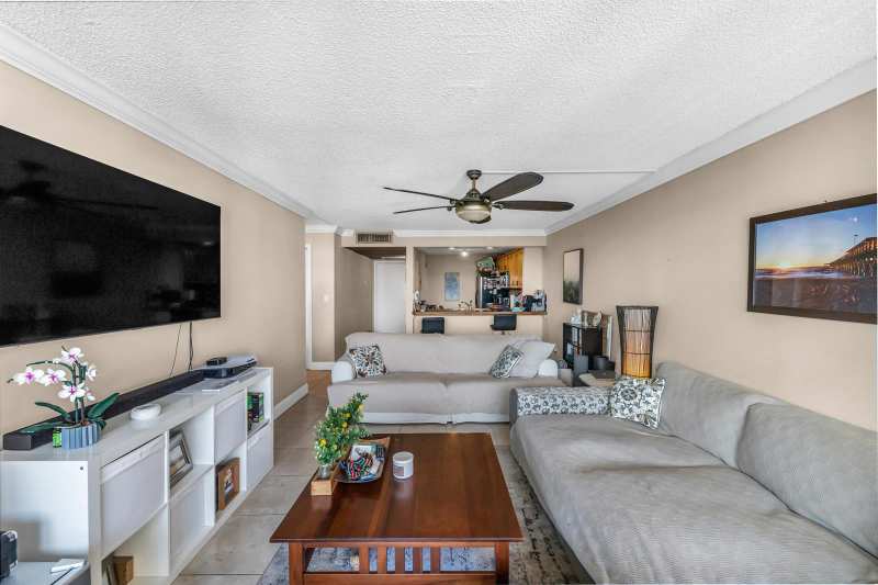 6 ROYAL PALM Way # 307, Boca Raton FL 33432