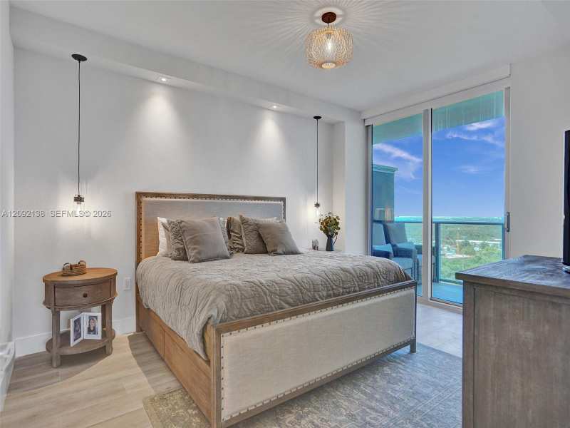 16385 Biscayne Blvd # 2107, North Miami Beach FL 33160