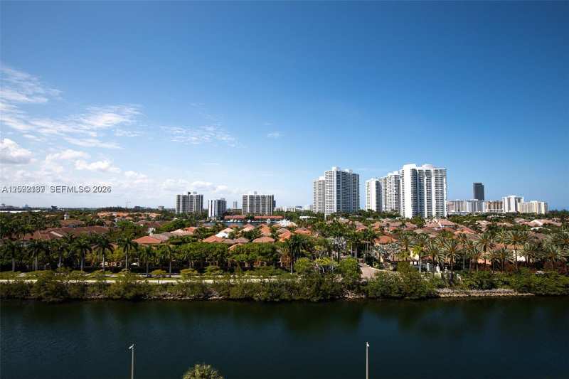 3701 N Country Club Dr # 902, Aventura FL 33180