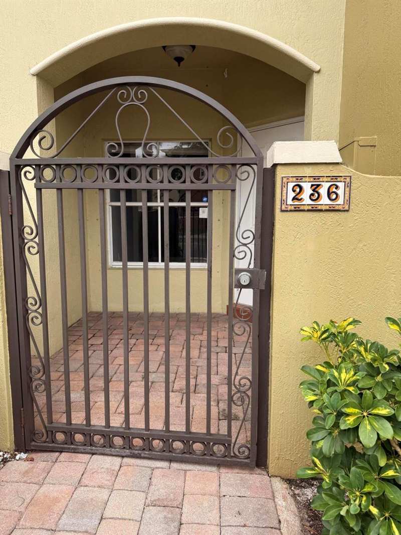 236 Lake Monterey Circle, Boynton Beach FL 33426