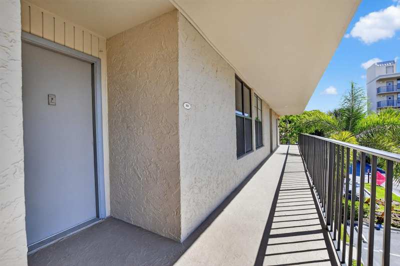 11 ROYAL PALM Way # 3040, Boca Raton FL 33432