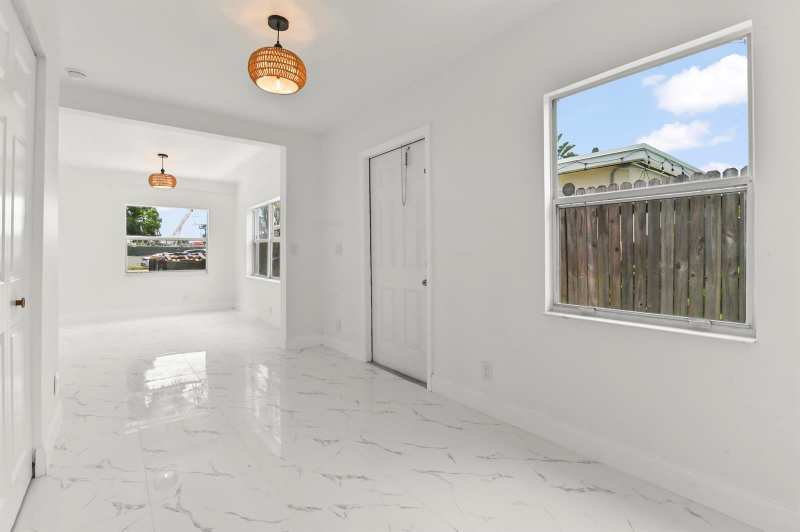 515 Putnam Road, West Palm Beach FL 33405