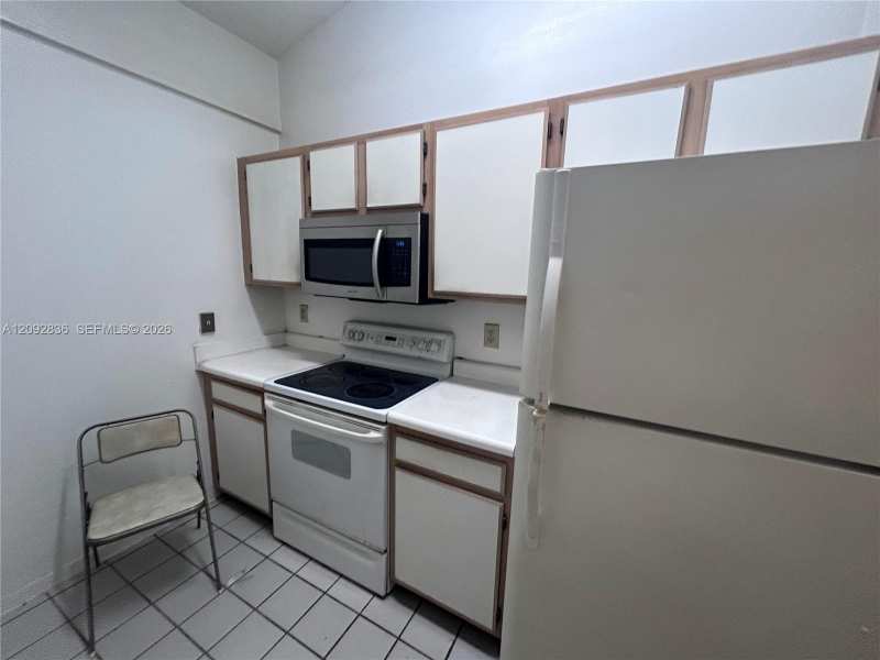 2890 N Oakland Forest Dr # 202, Oakland Park FL 33309