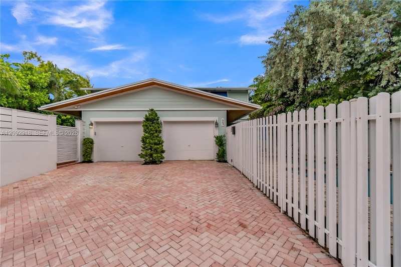 663 Ponce De Leon Dr # 2, Fort Lauderdale FL 33316