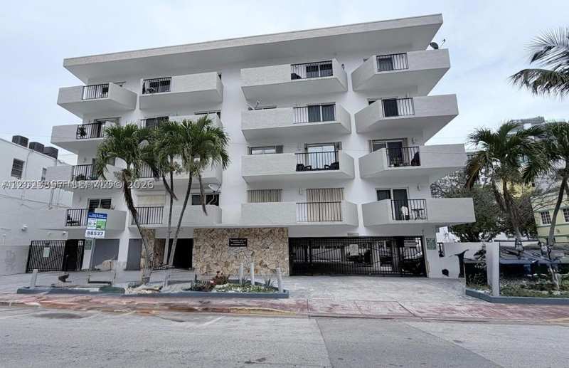 6965 Harding Ave # 305, Miami Beach FL 33141