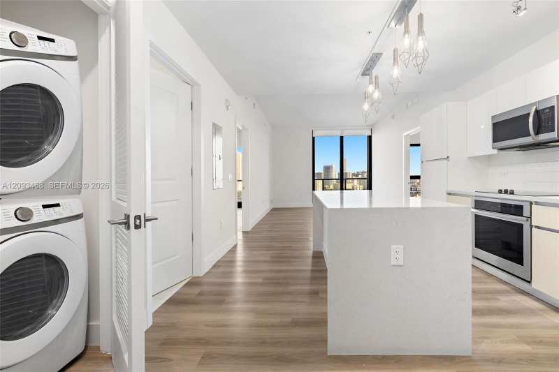 101 Diplomat Pkwy # 1104, Hallandale Beach FL 33009