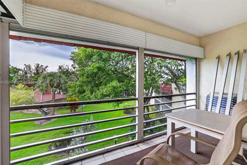 3774 Inverrary Blvd # 309P, Lauderhill FL 33319