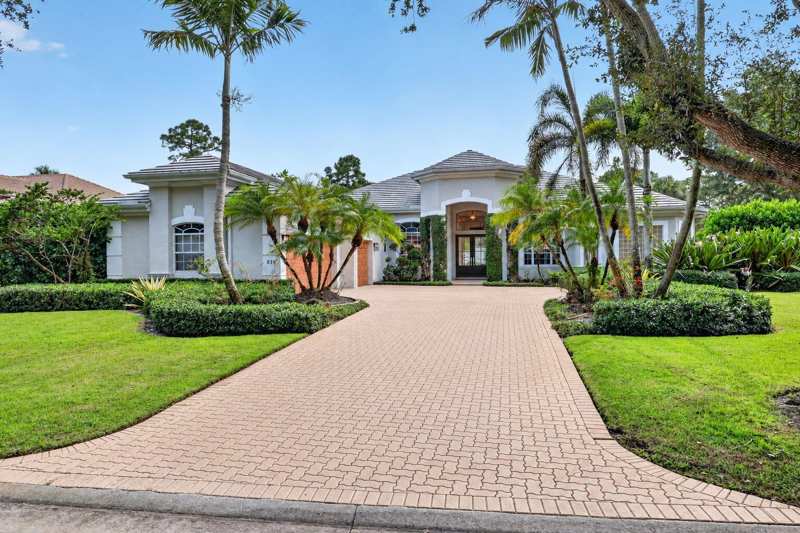 851 FOREST GLEN Lane, Wellington FL 33414