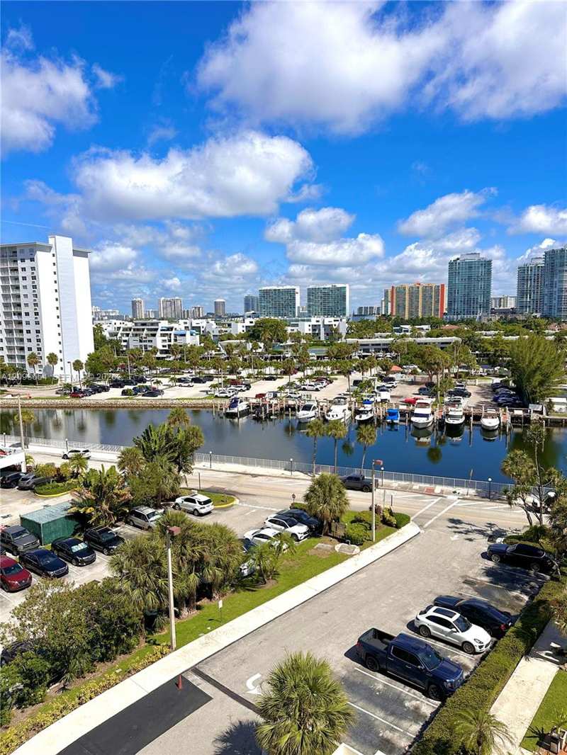 300 Bayview Dr # 701, Sunny Isles Beach FL 33160