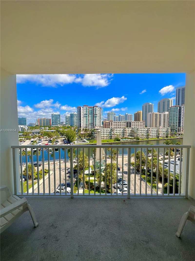 300 Bayview Dr # 701, Sunny Isles Beach FL 33160