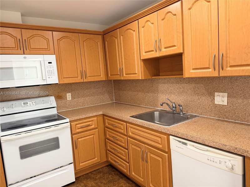 1965 S Ocean Dr # 18C, Hallandale Beach FL 33009
