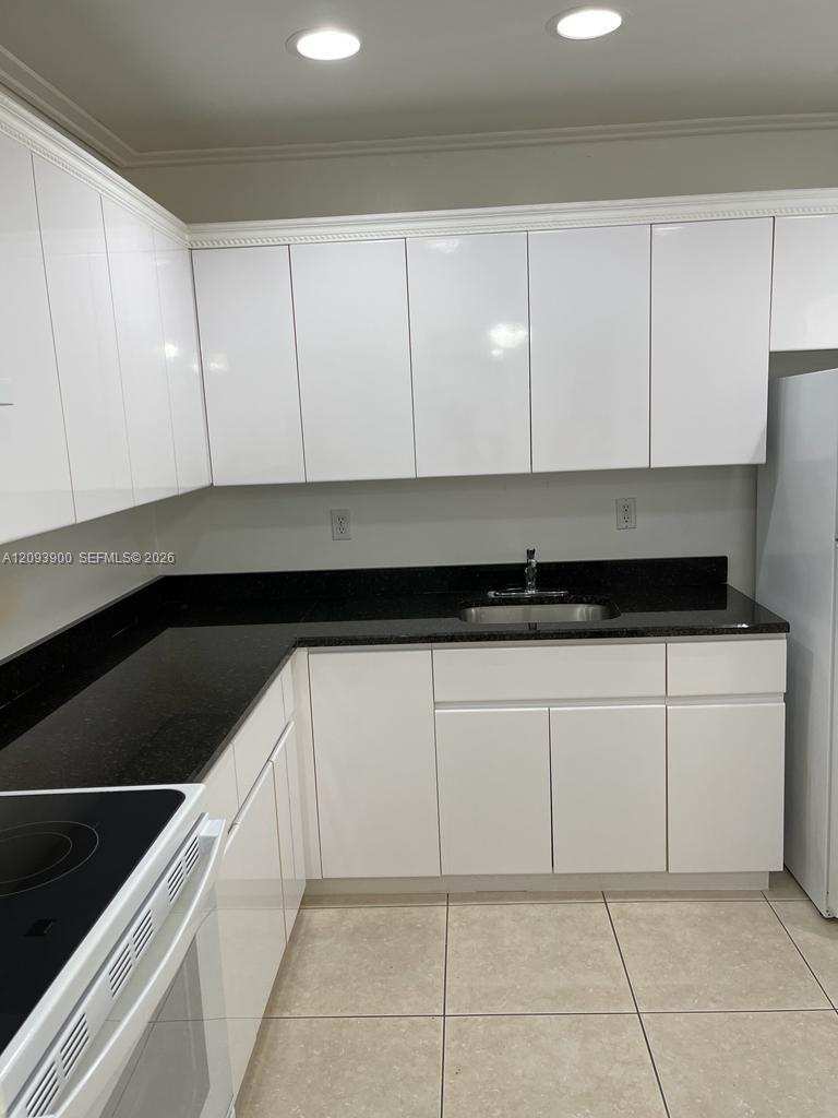 724 NE 4th St # 8, Hallandale Beach FL 33009