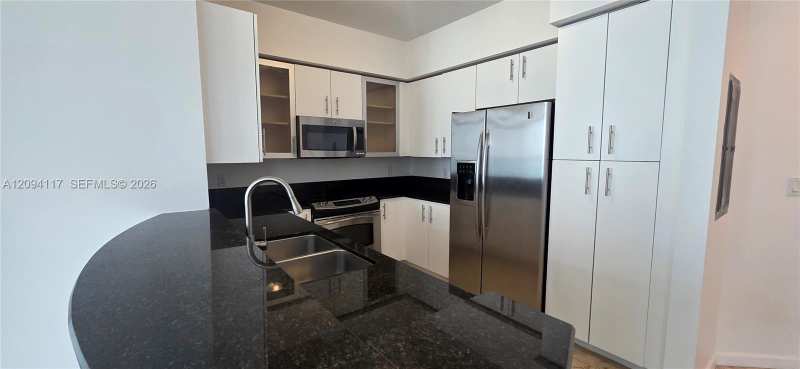 7900 Harbor Island Dr, North Bay Village FL 33141