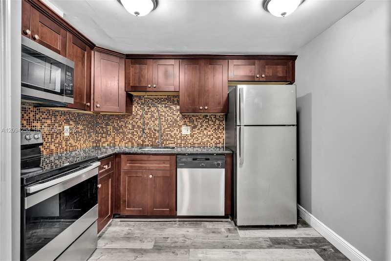 4158 Inverrary Dr # 503, Lauderhill FL 33319