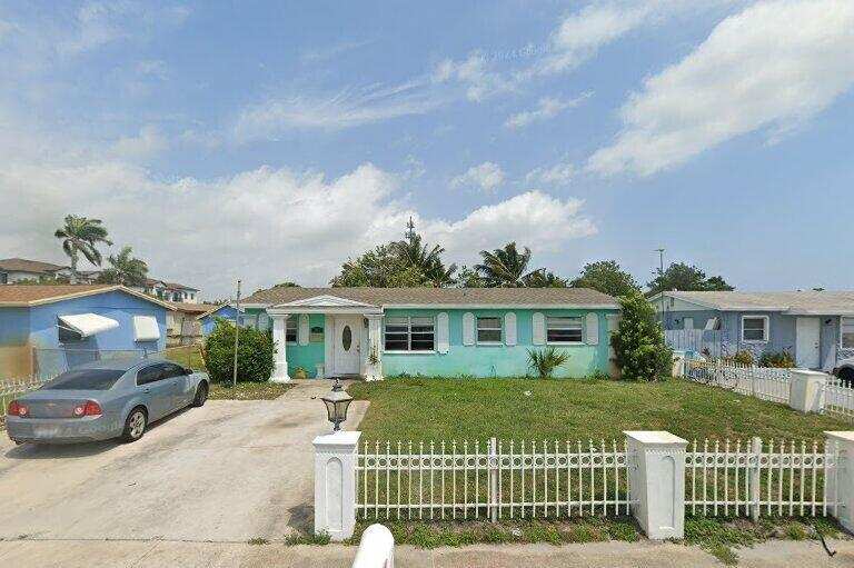 207 NE 6th Avenue, Boynton Beach FL 33435