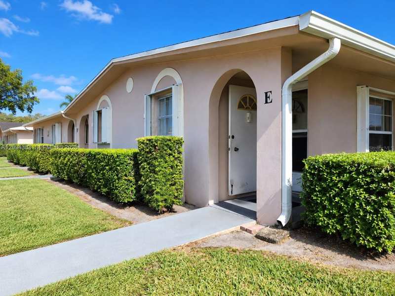 2784 E Dudley Dr, West Palm Beach FL 33415