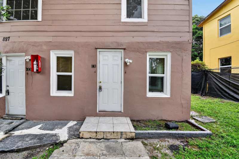 885-887 7TH # 201, West Palm Beach FL 33401