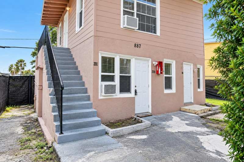 885-887 7TH # 201, West Palm Beach FL 33401