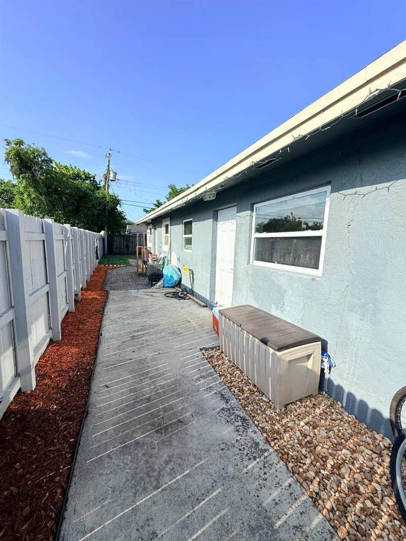 2251 NW 4TH Street # 2, Pompano Beach FL 33069