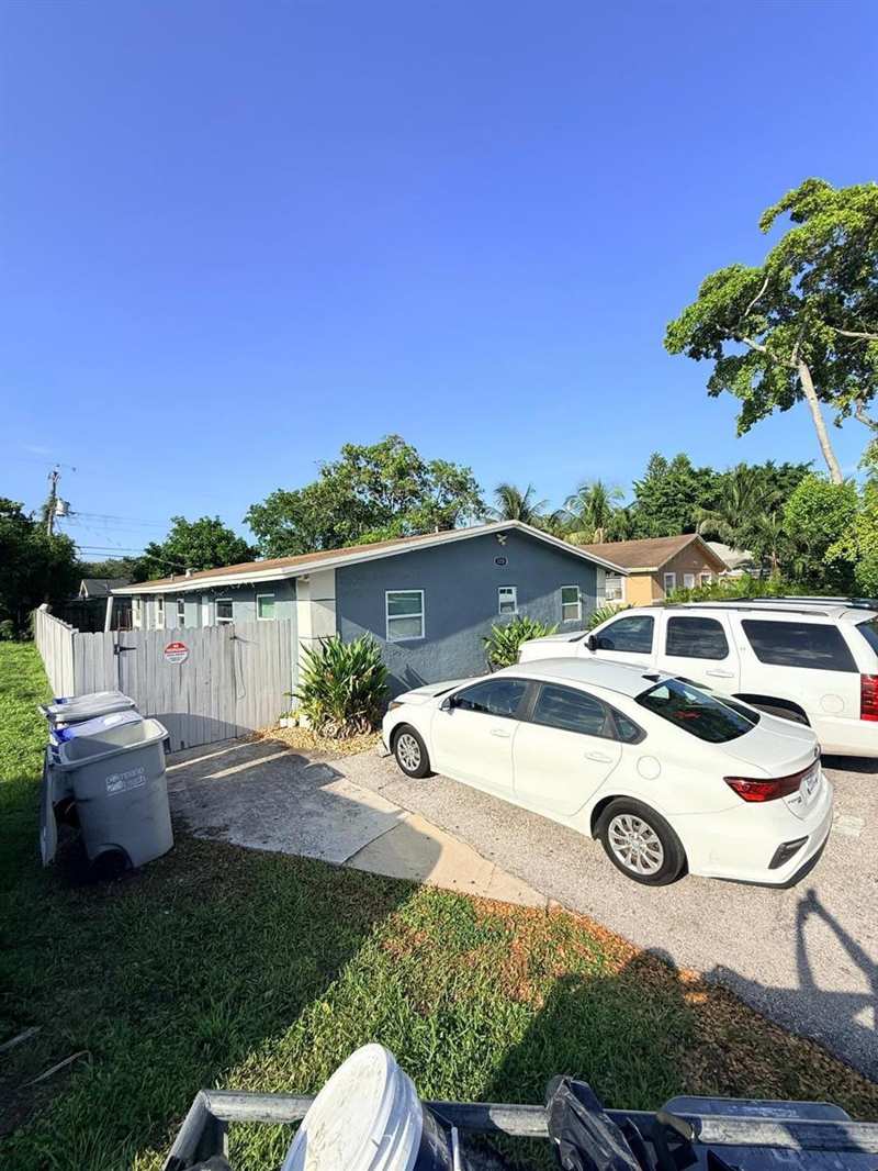 2251 NW 4TH Street # 2, Pompano Beach FL 33069