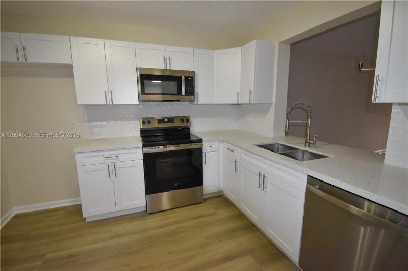 8592 W Sunrise Blvd # 303, Plantation FL 33322