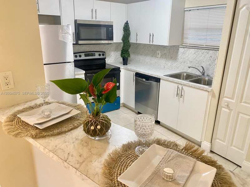 4205 N University Dr # 212, Sunrise FL 33351