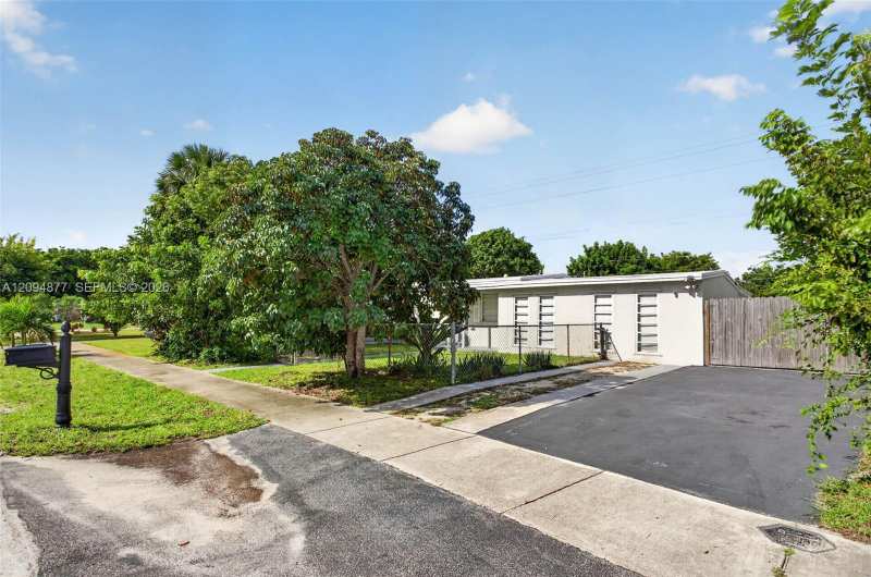 5197 NE 14th Ave, Pompano Beach FL 33064