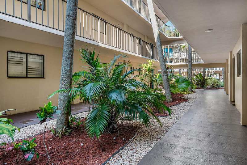 5190 LAS VERDES Circle # 105, Delray Beach FL 33484