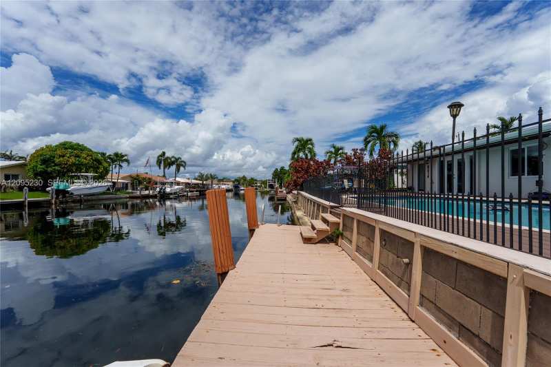 391 SE 16th Ave, Pompano Beach FL 33060