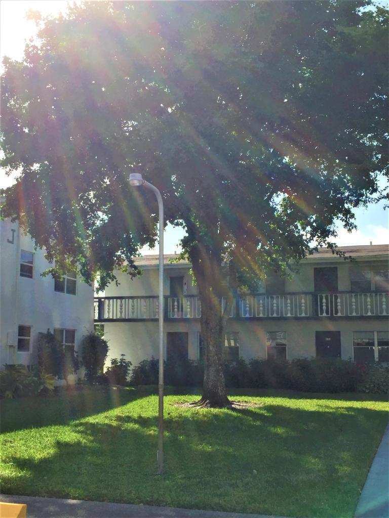 237 Sheffield J, West Palm Beach FL 33417