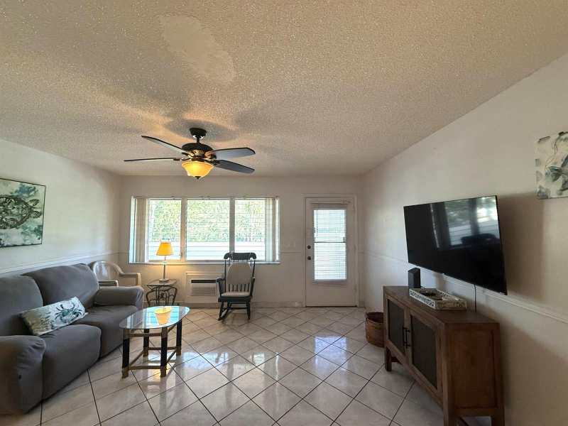 900 SW 10th Terrace # 21, Hallandale Beach FL 33009