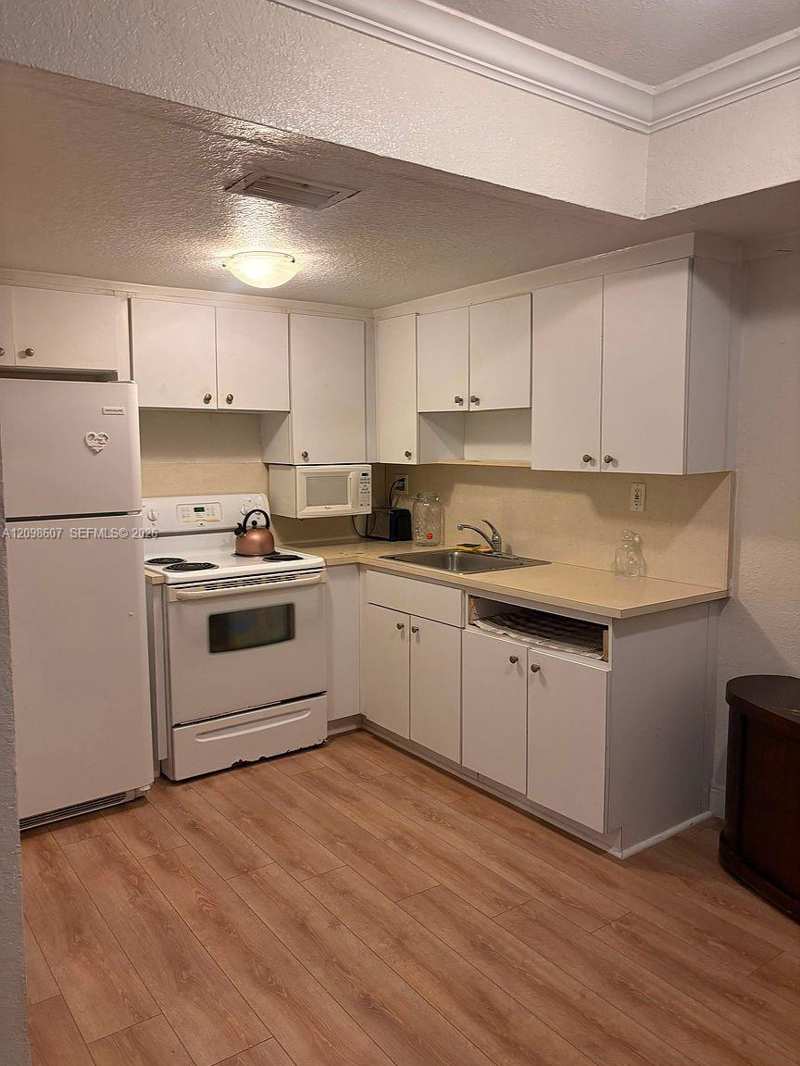 636 NE 63rd St # 5, Miami FL 33138
