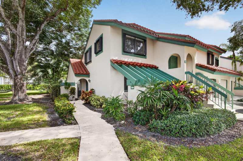 10 Lexington Lane E # A, Palm Beach Gardens FL 33418