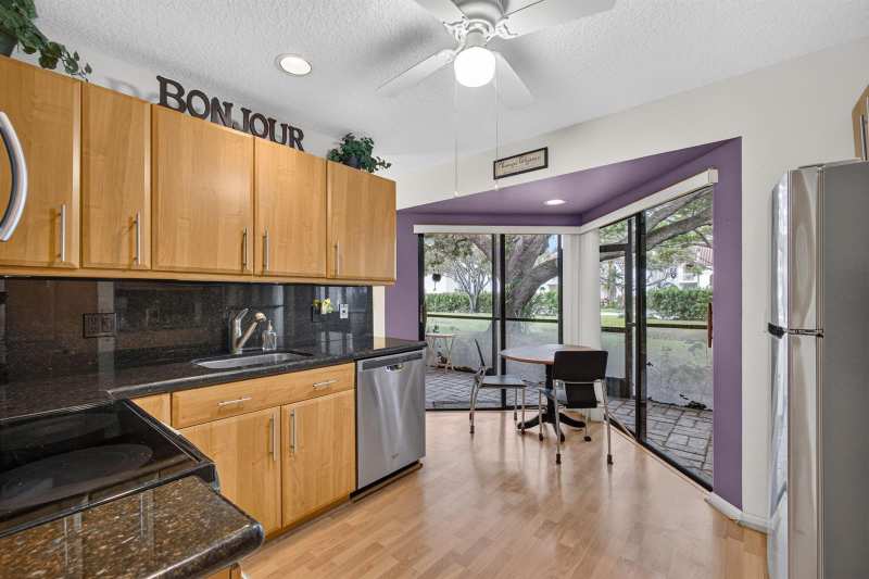 10 Lexington Lane E # A, Palm Beach Gardens FL 33418