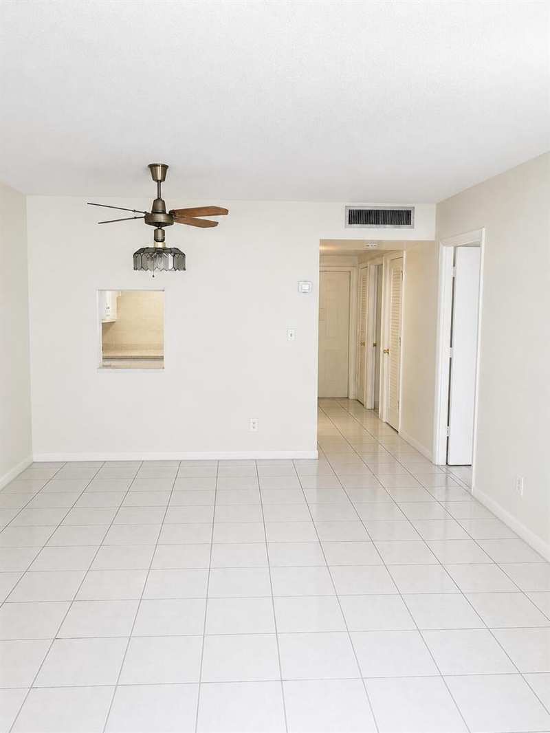 2200 PARK Lane # 107, Hollywood FL 33021